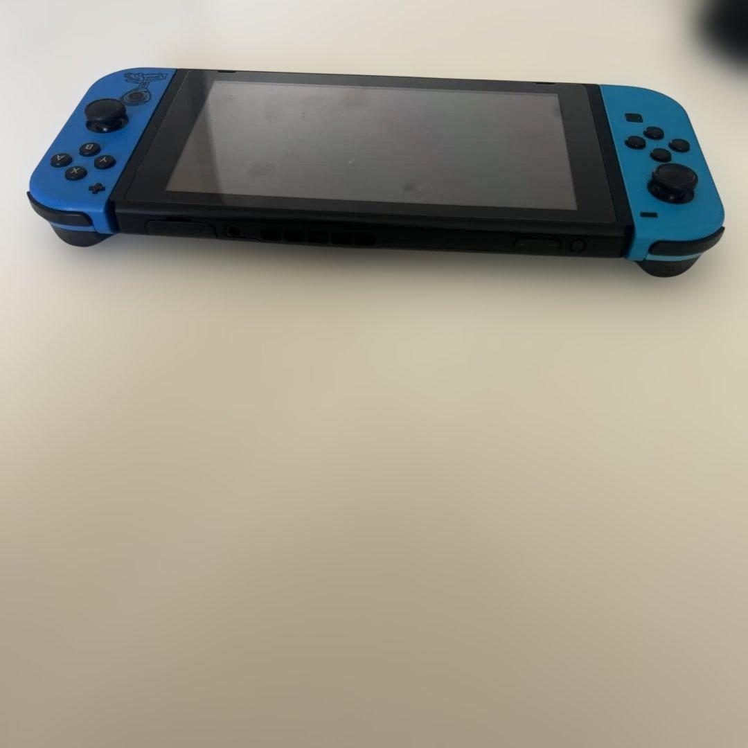 Nintendo Switch 青/黒 本体 充電器、ソフト付き