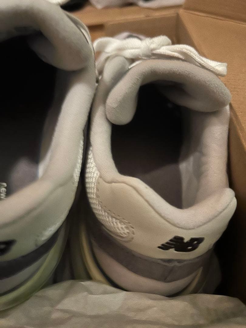 試着のみNew Balance 9060 グレー/ホワイト スニーカー