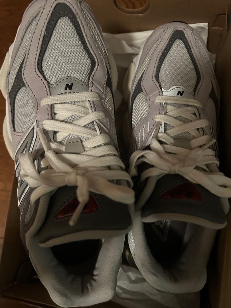 試着のみNew Balance 9060 グレー/ホワイト スニーカー