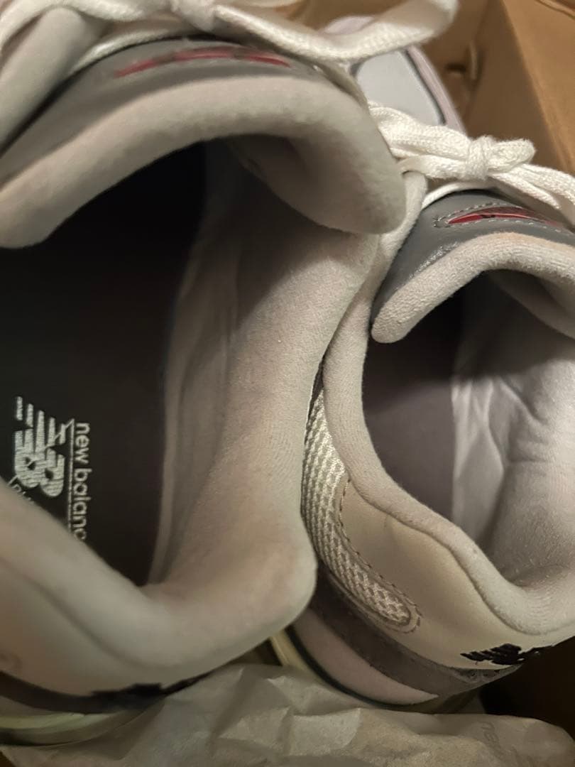 試着のみNew Balance 9060 グレー/ホワイト スニーカー