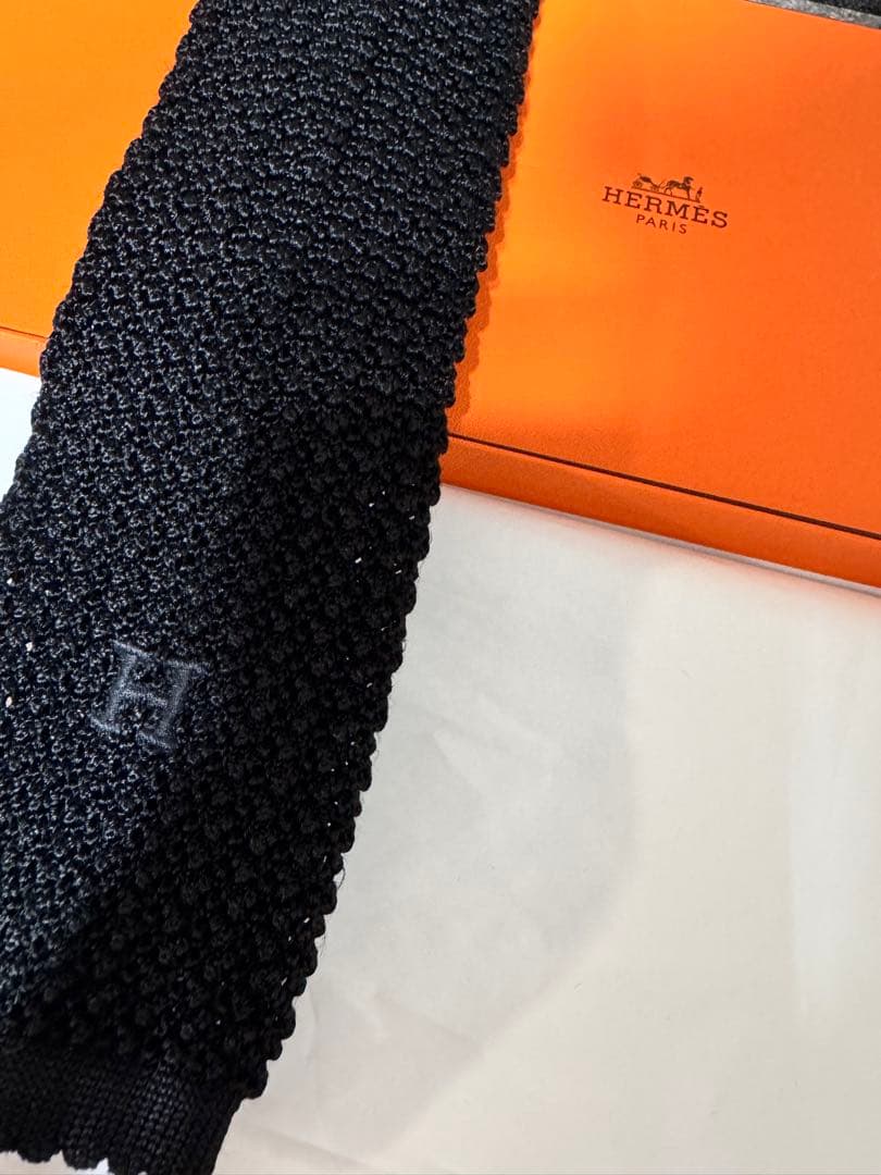 新品同様 エルメス HERMES ブラックニットタイ 専用ボックス付き