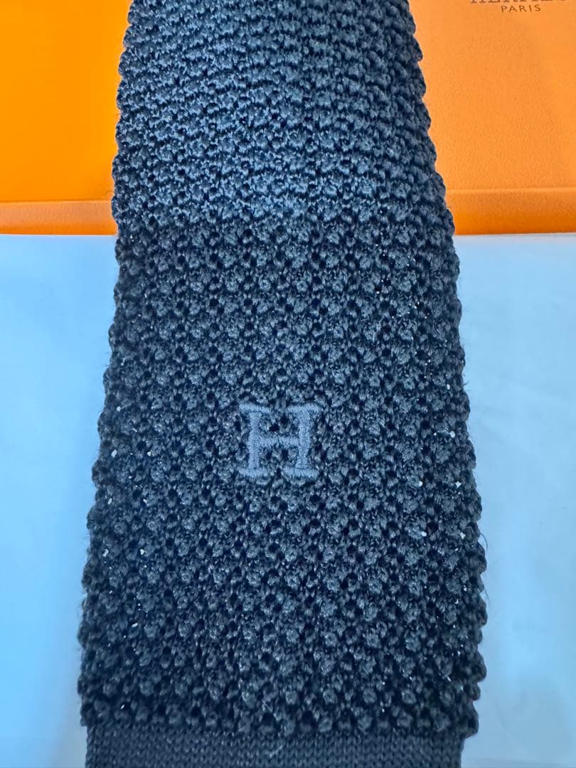 新品同様 エルメス HERMES ブラックニットタイ 専用ボックス付き