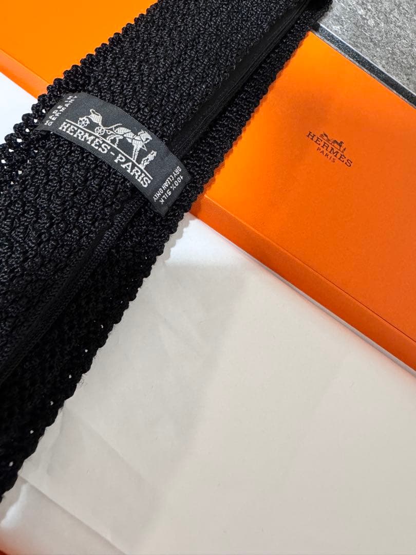 新品同様 エルメス HERMES ブラックニットタイ 専用ボックス付き