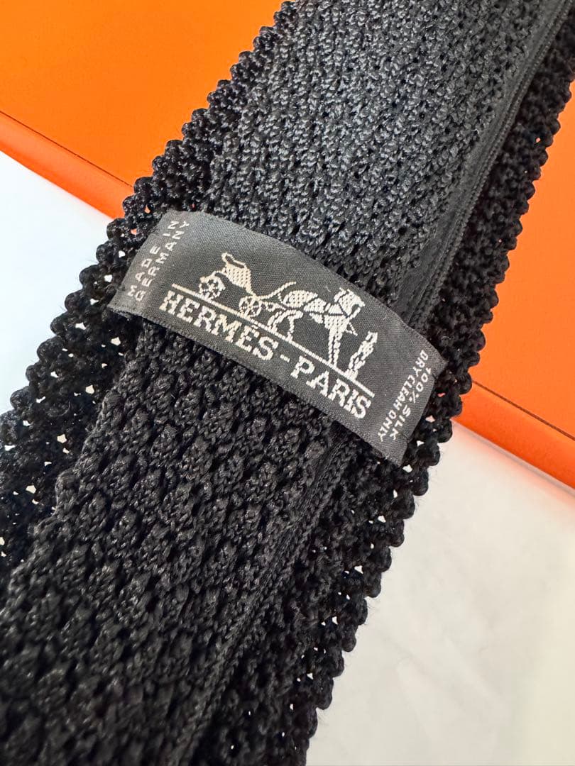 新品同様 エルメス HERMES ブラックニットタイ 専用ボックス付き