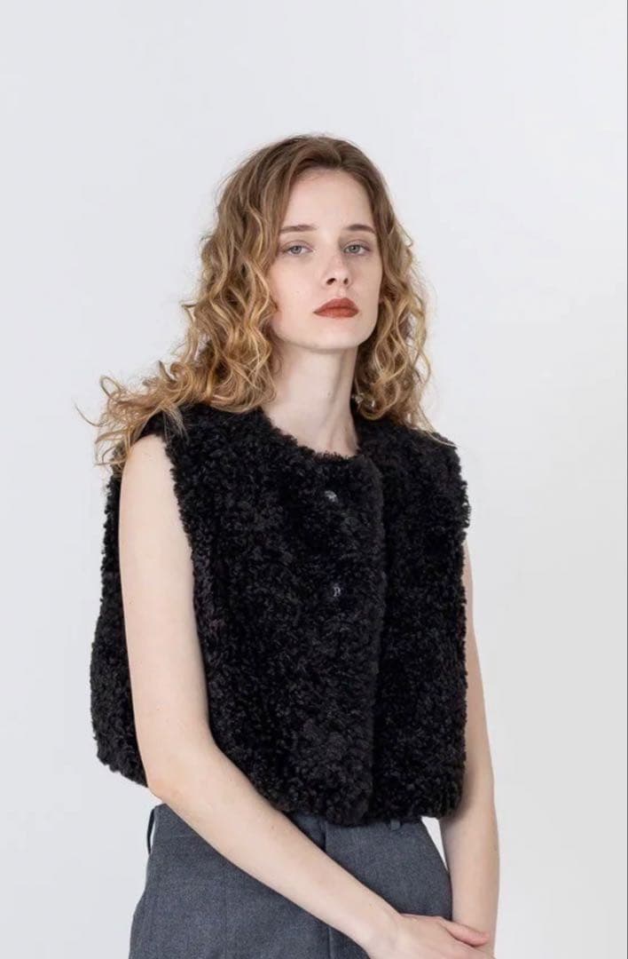 新品 未使用 完売品 IORE イオレ ボア ベスト ブラック　黒　人気