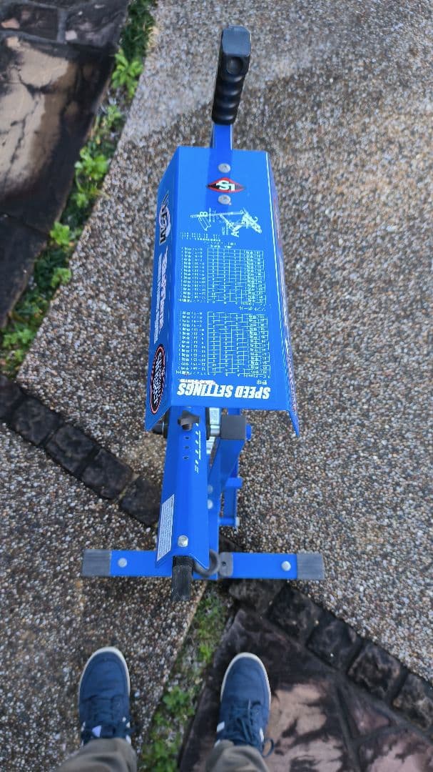 ピッチングマシン Blue Flame ブルーフレーム　ルイスビルスラッガー