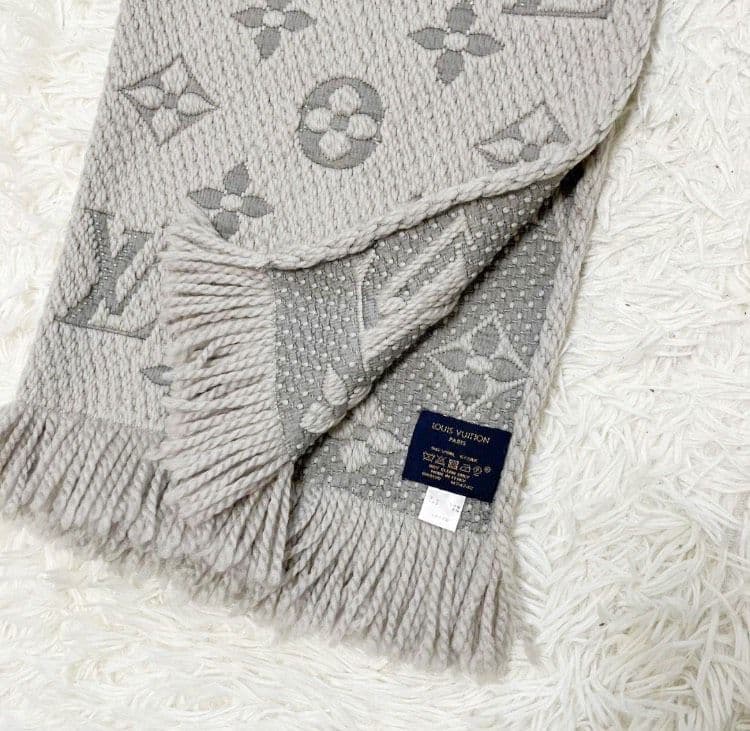 【美品】ヴィトン マフラー エシャルプ　ロゴマニア ライトグレー