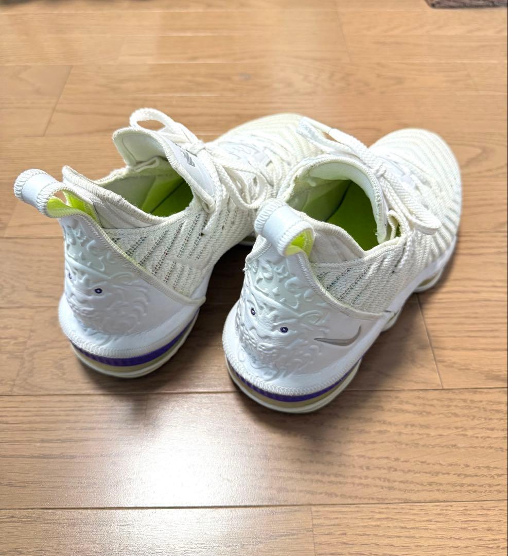 NIKE レブロン16 バズライトイヤー　シューズ
