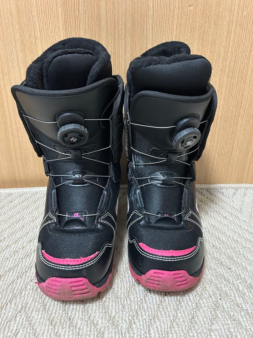 BUZRUNスノーボードブーツ 女性用 黒/ピンク チェック柄 ボア 早い者勝ち