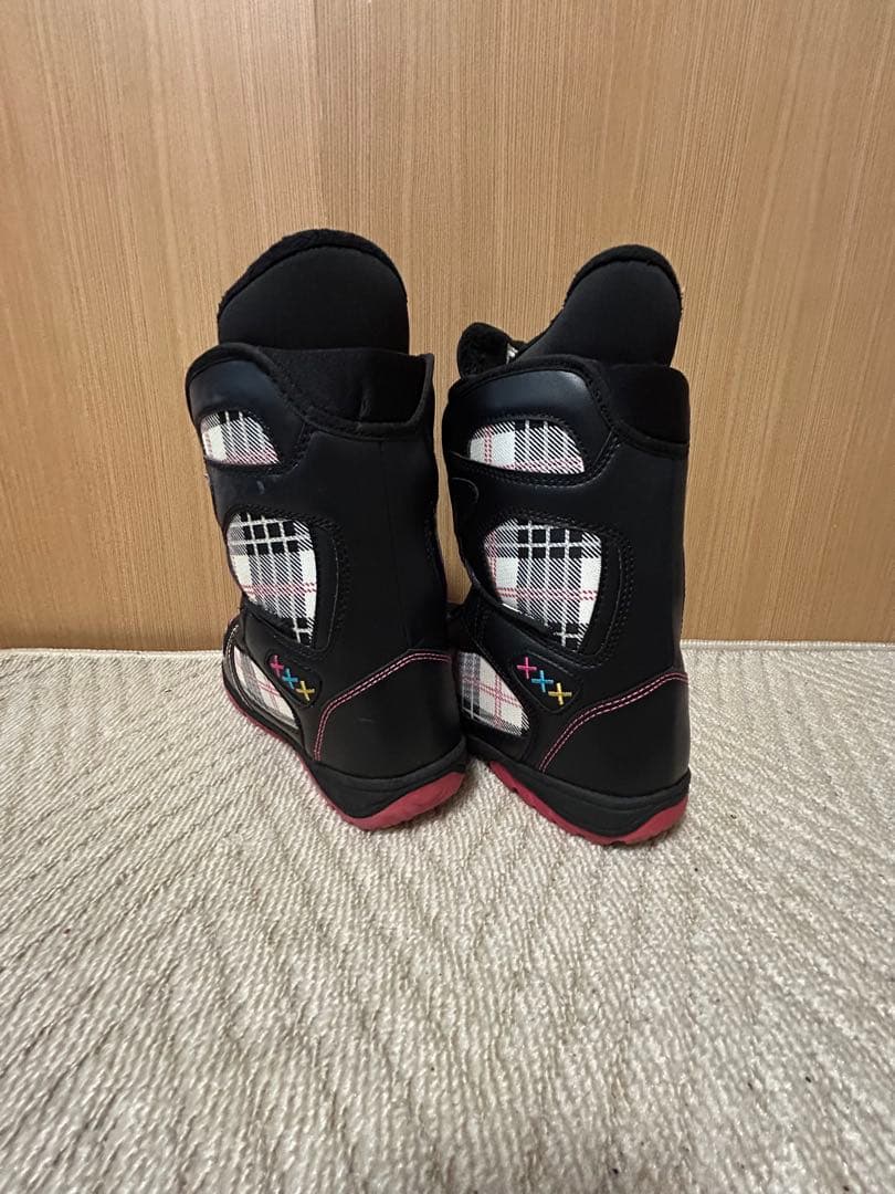 BUZRUNスノーボードブーツ 女性用 黒/ピンク チェック柄 ボア 早い者勝ち