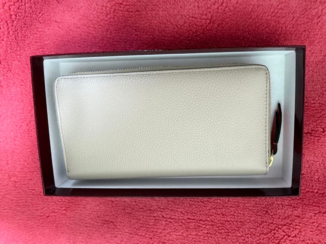 ベージュ レザー ジッパー式長財布 定价93500円