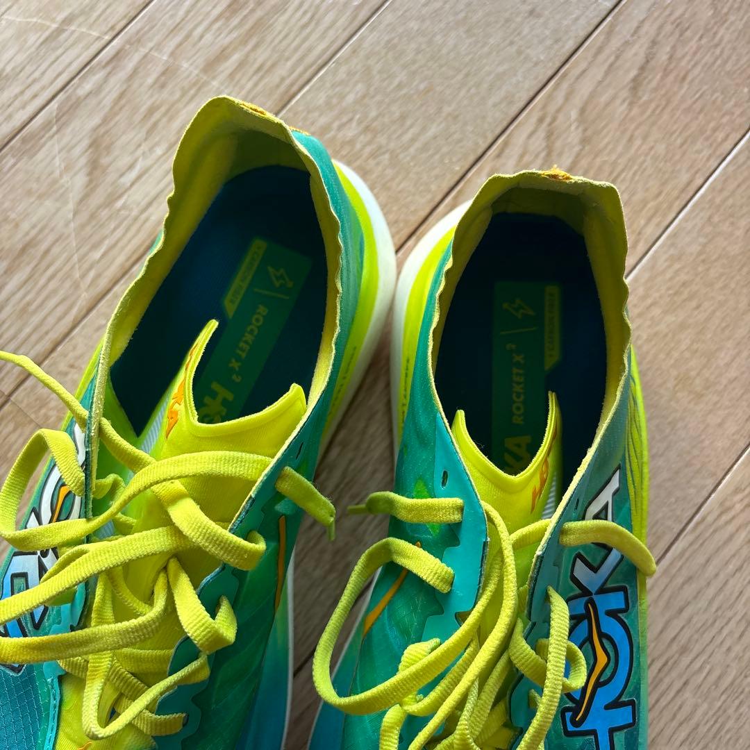 ホカオネオネ　ロケットカーボンエックス2