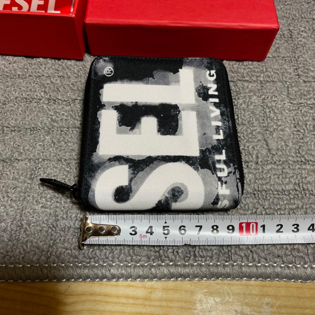 DIESEL新品同様二つ折り財布！！