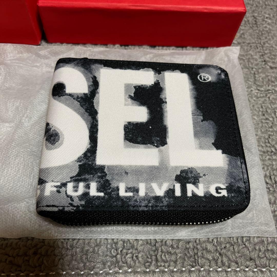 DIESEL新品同様二つ折り財布！！