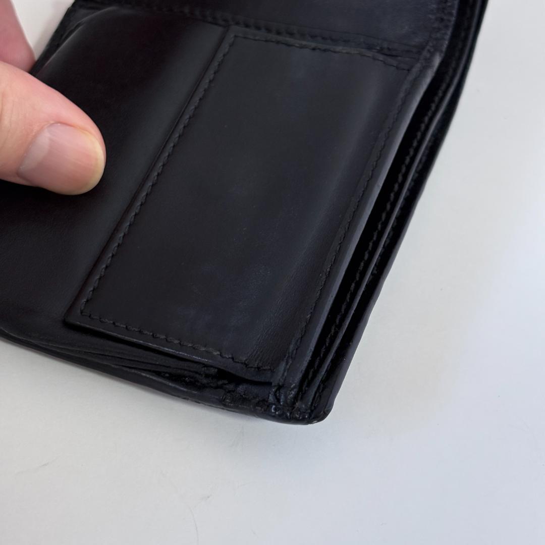 GUCCIのブラックレザー二つ折り財布、GGパターンデザイン