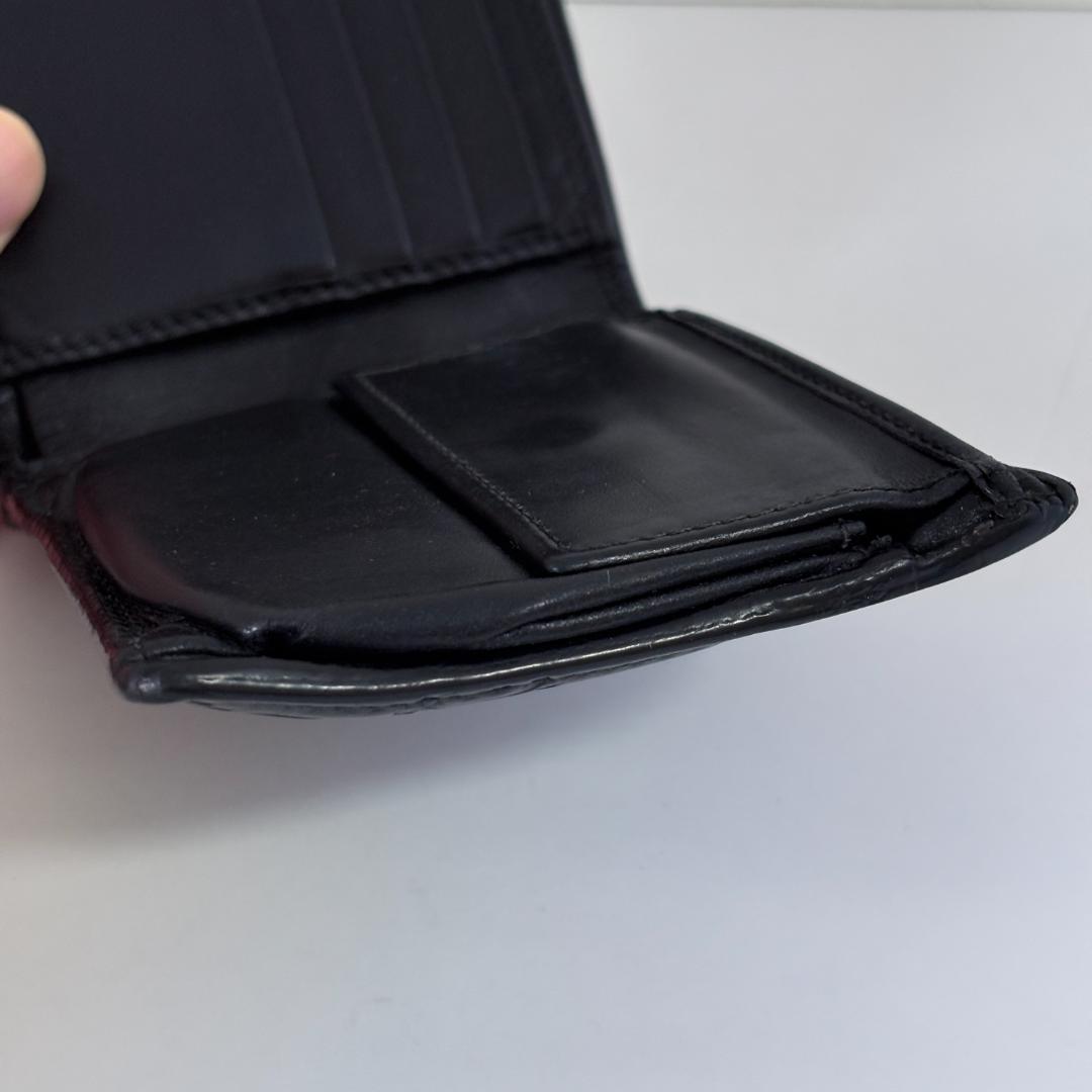 GUCCIのブラックレザー二つ折り財布、GGパターンデザイン