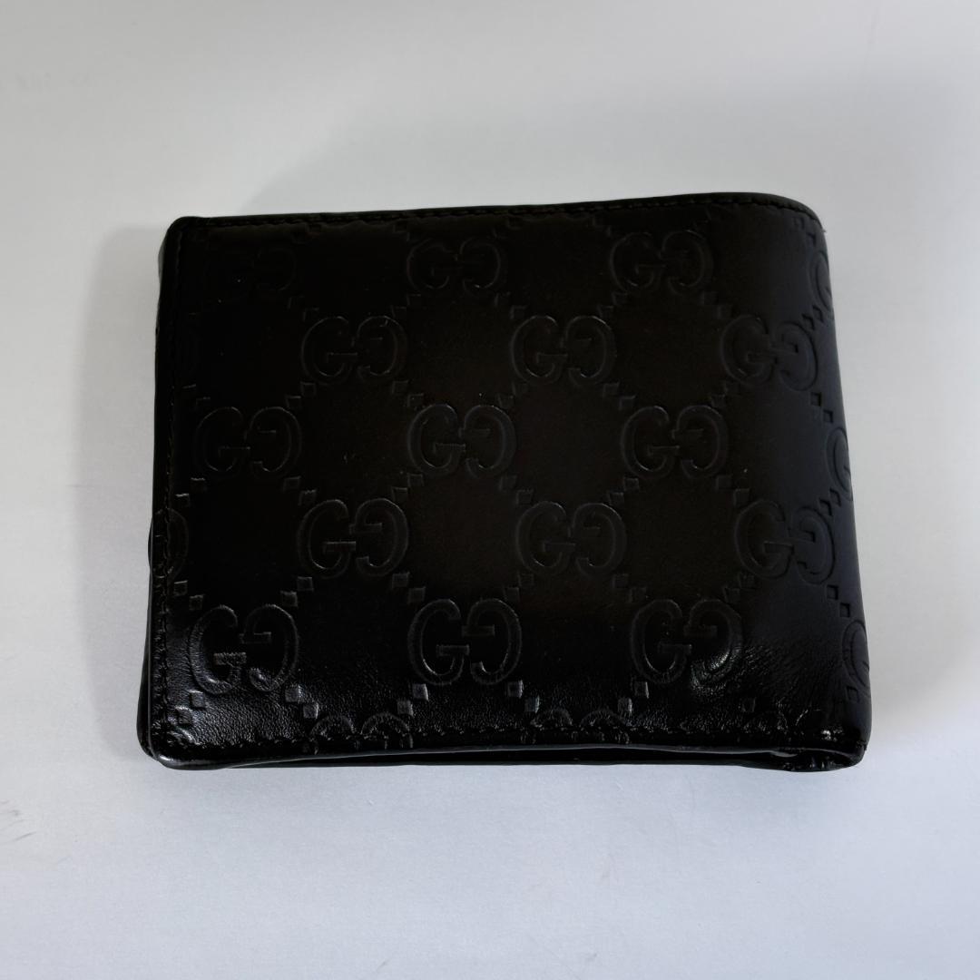 GUCCIのブラックレザー二つ折り財布、GGパターンデザイン