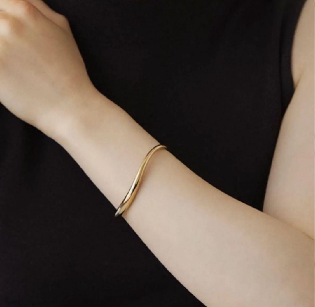 5/11限定価格【Noble of Water】 シルバー バングル 4℃