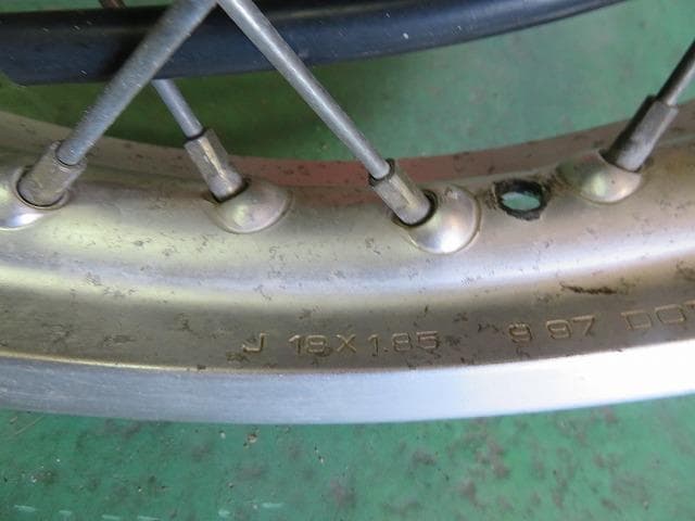 SR400ホイール前後