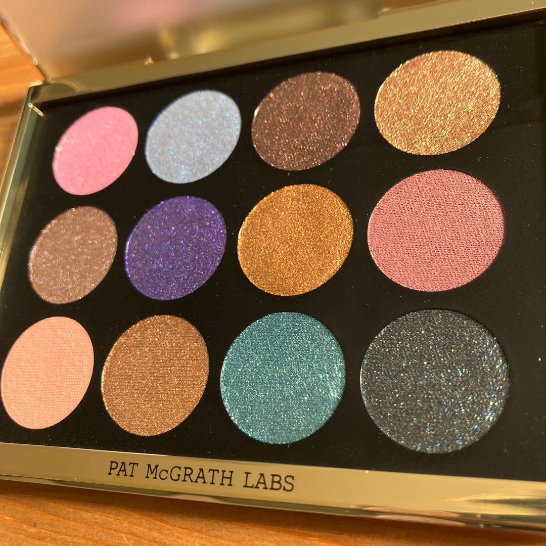 アイシャドウ Gilded Nirvana: Mega Eye Shadow Palette