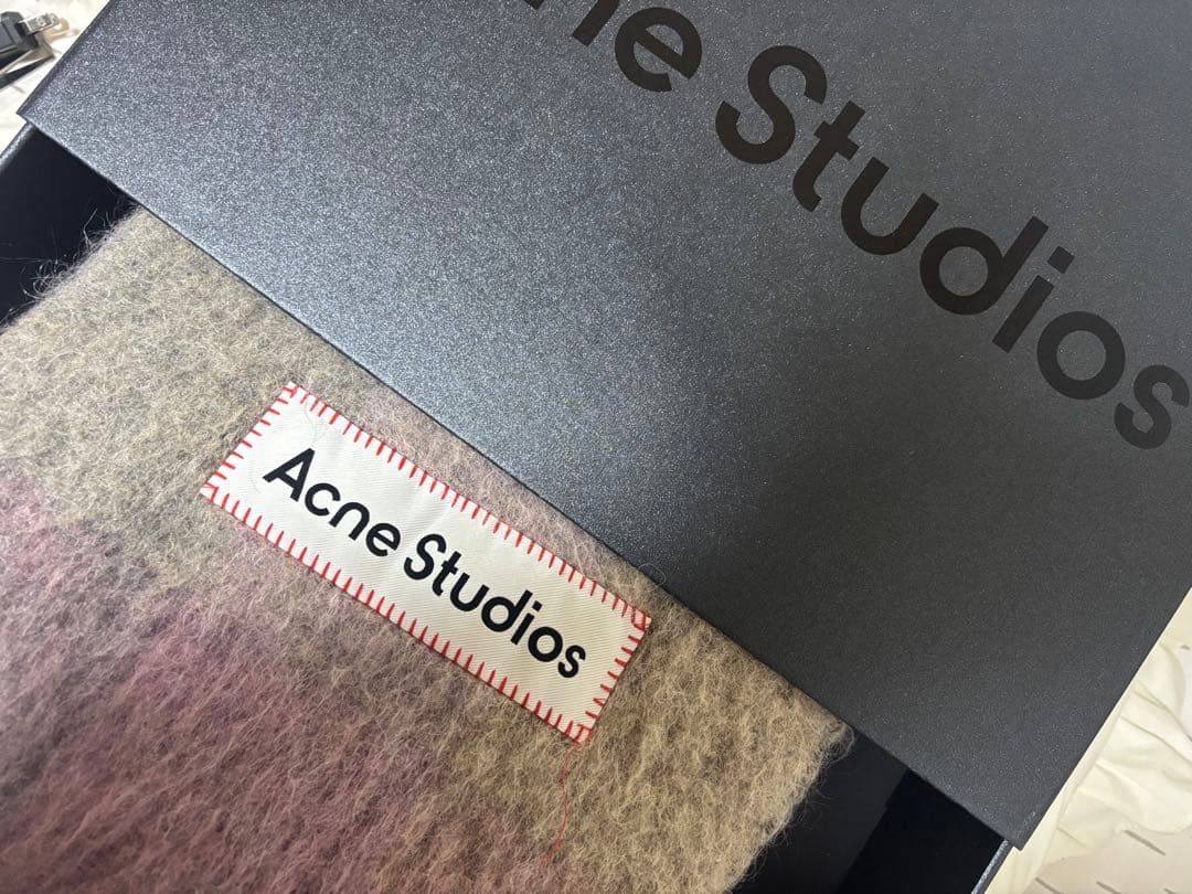 Acne Studios マフラー グレーとパープルのグラデーション