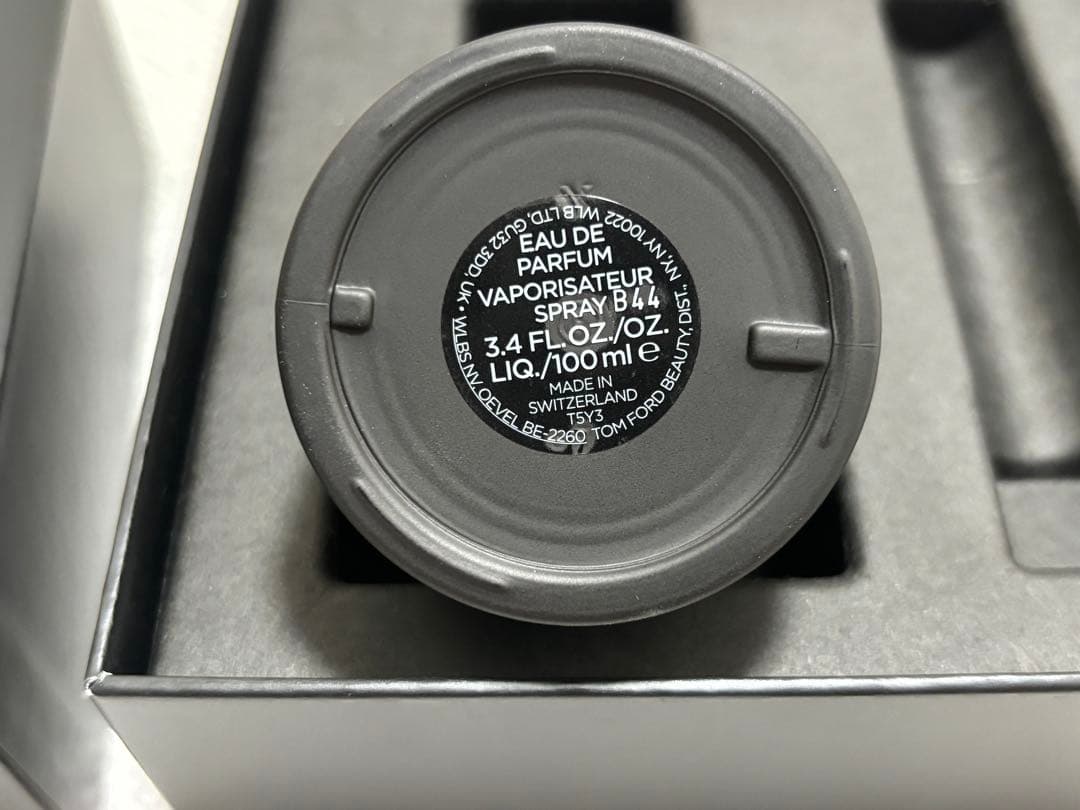 【新品同様】TOMFORDトムフォード香水　オンブレレザー100ml