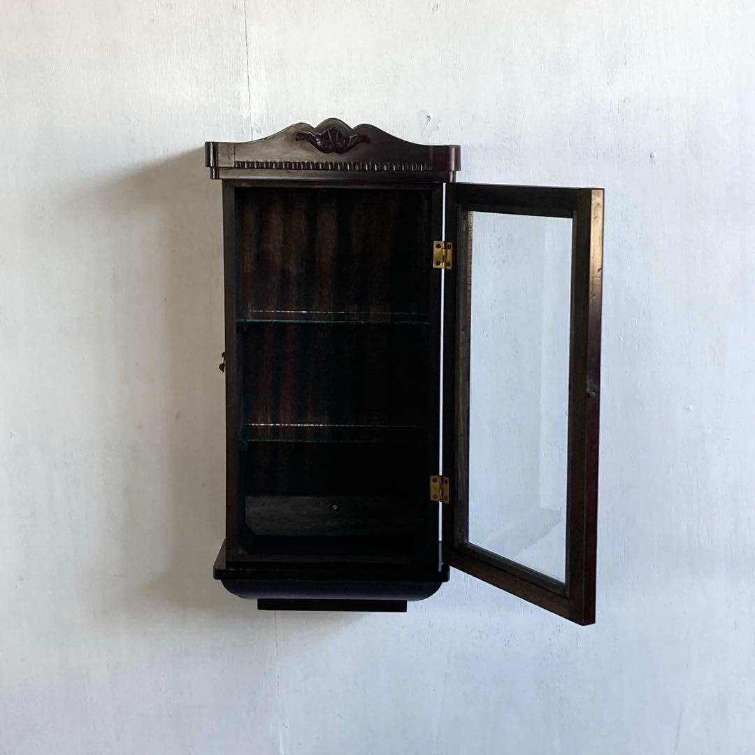 ケロリン 古い壁掛けガラスケース 3段 飾り棚 ガラスキャビネット