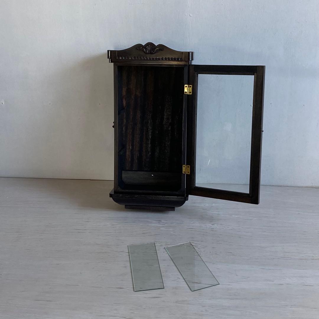 ケロリン 古い壁掛けガラスケース 3段 飾り棚 ガラスキャビネット