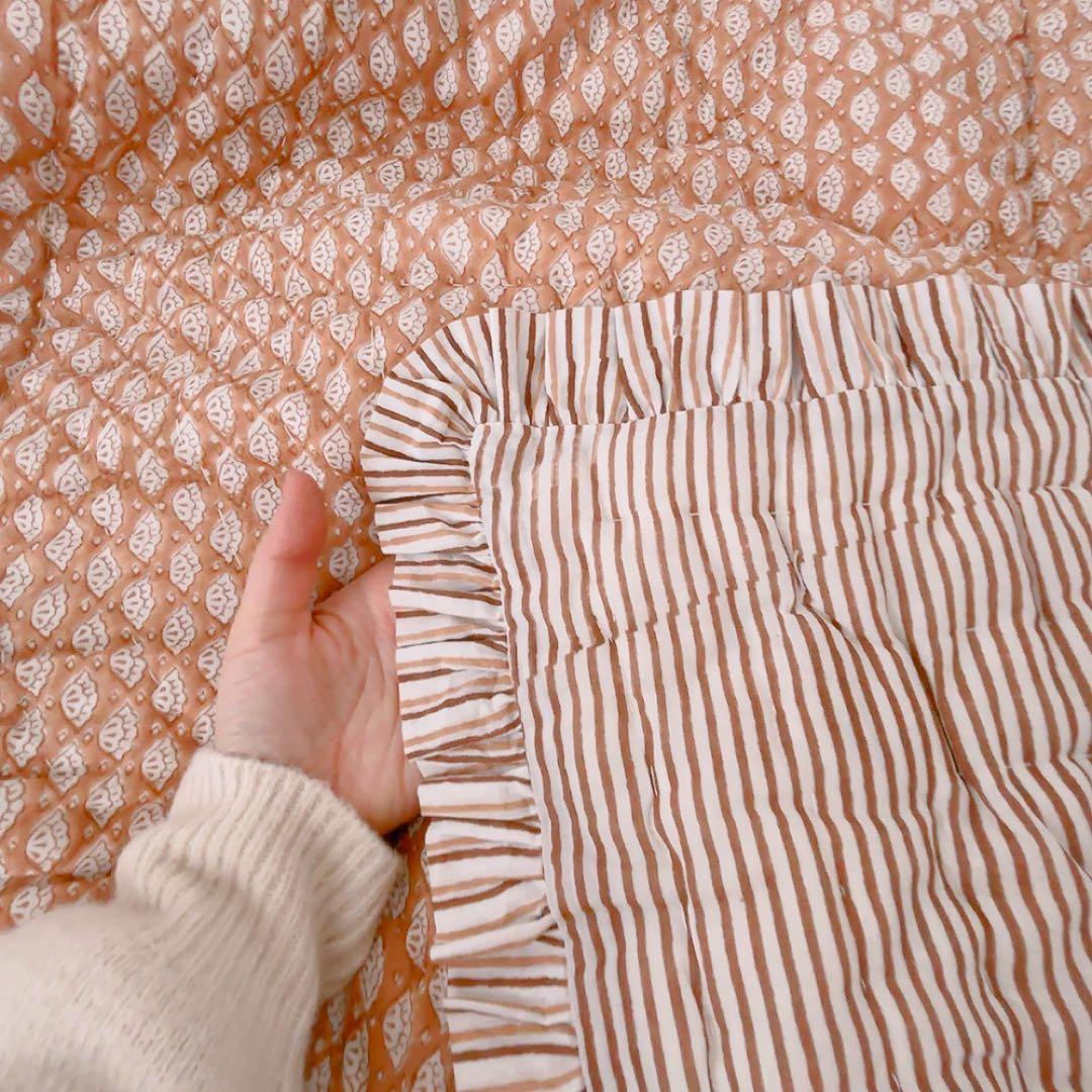 【フリルキルト】ブロックプリントキルト　布団　ソファーカバー　ベッドカバー