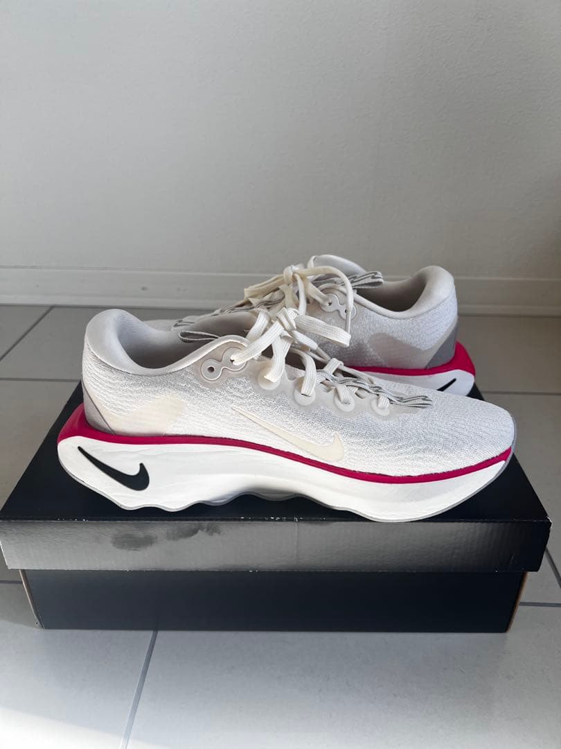 NIKEナイキ モティバ25cm/ウィメンズ ウォーキングシューズ