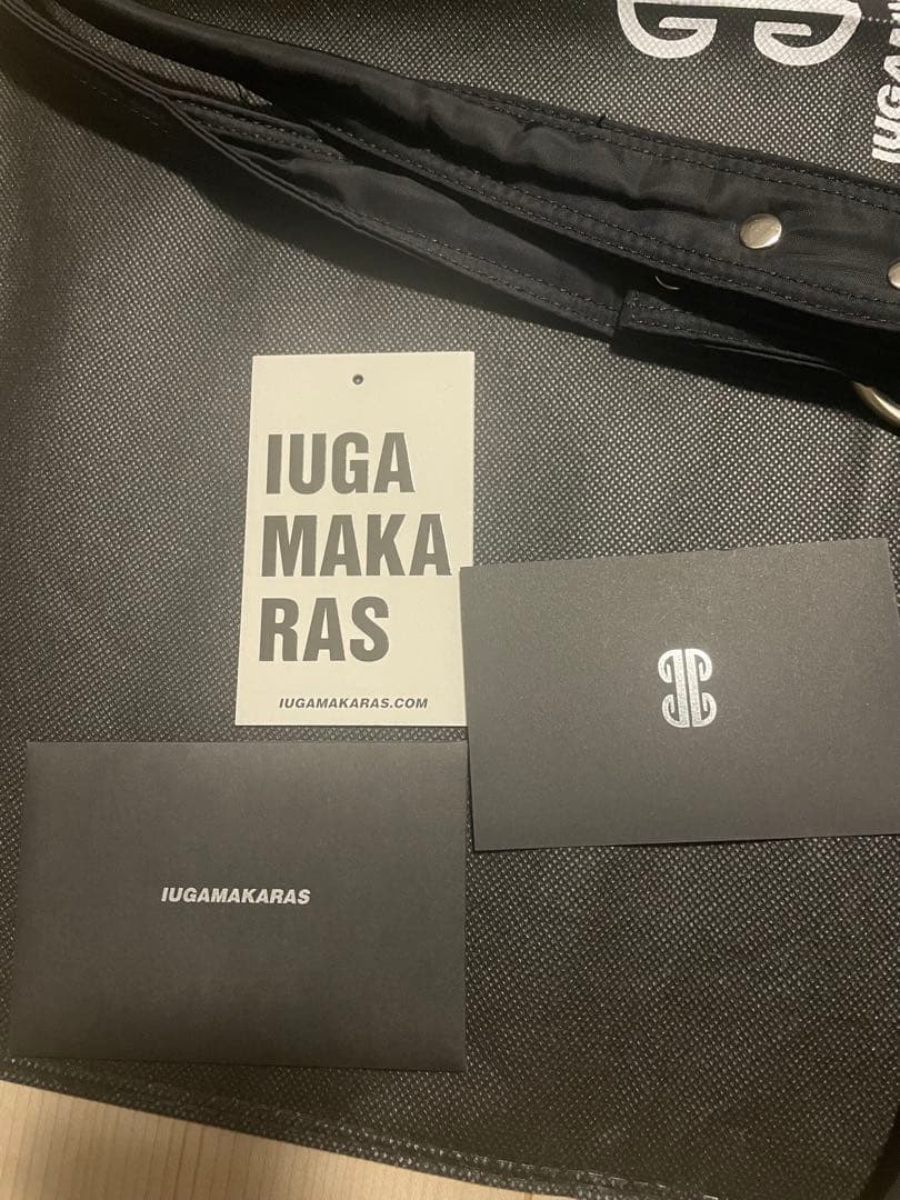 【シロ】IUGAMAKARAS ナイロンバッグ　ブラック