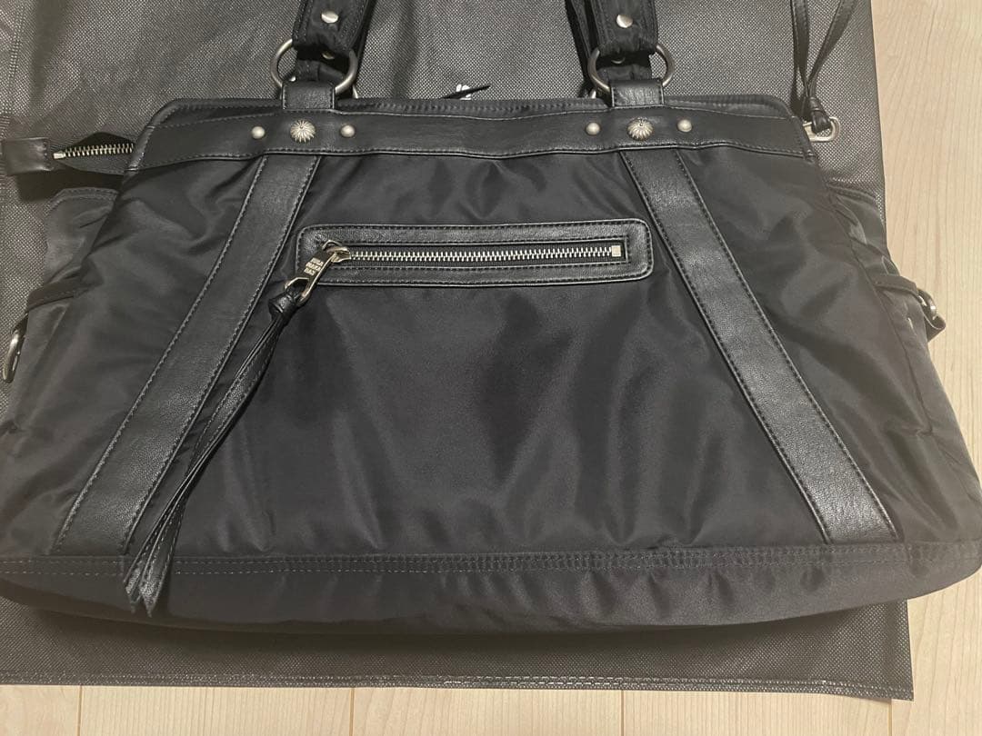 【シロ】IUGAMAKARAS ナイロンバッグ　ブラック