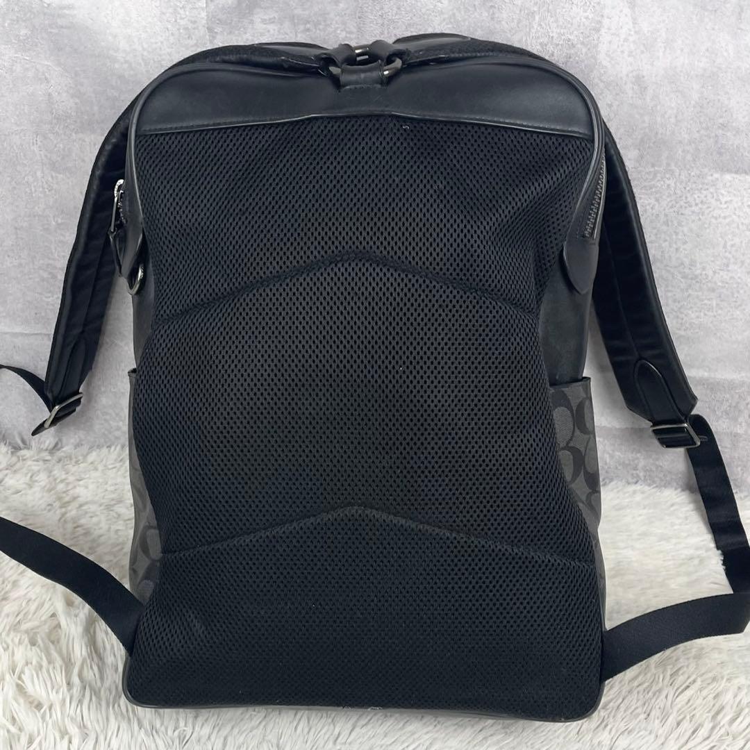 A4可 美品 コーチ PVC リュック シグネチャー ロゴ型押し ファスナー 黒
