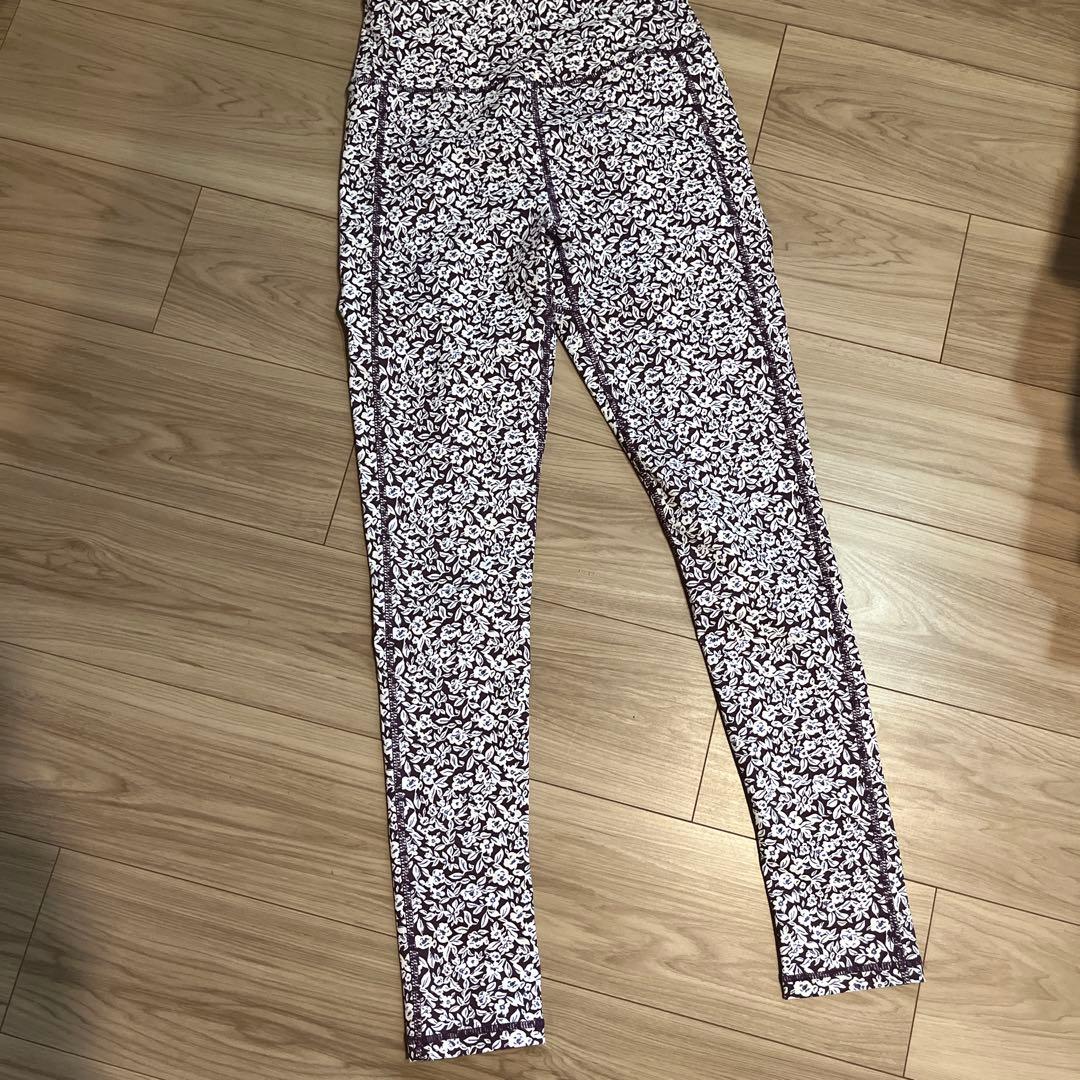 ゆきんこ　エミヨガ emmi 花柄ヨガウェアセット