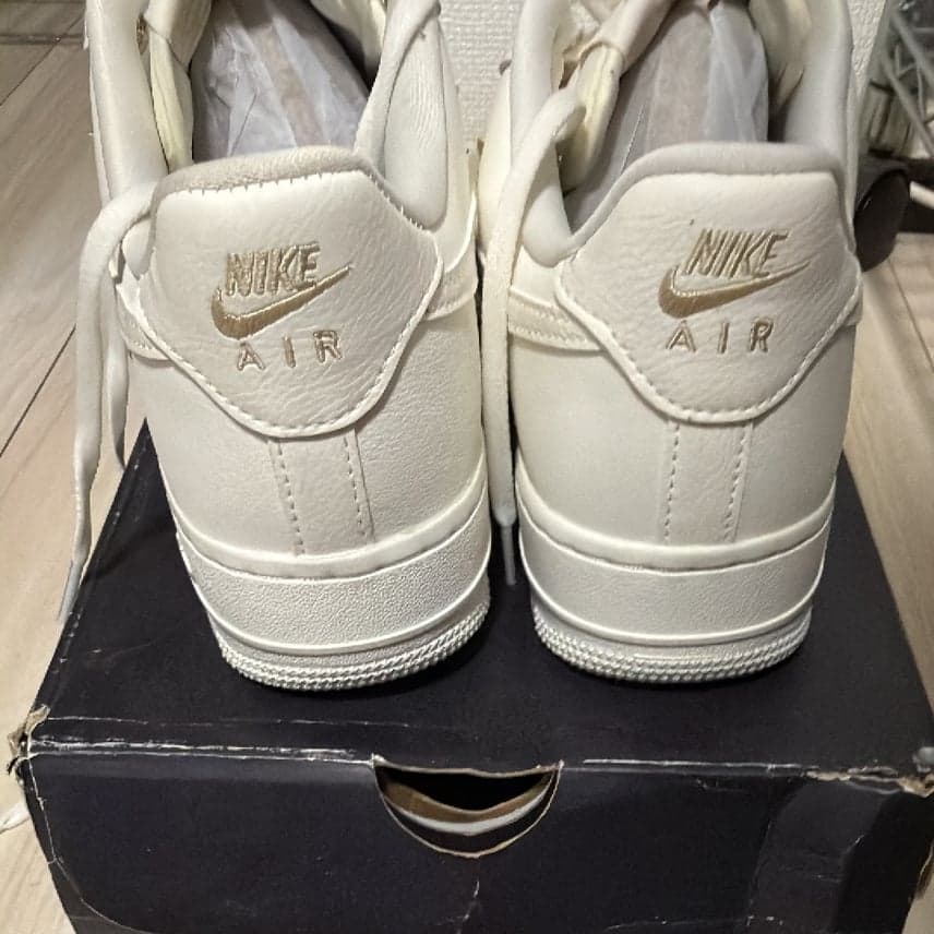 Nike Women's Air Force 1 '07 LX　23.5cｍ　白