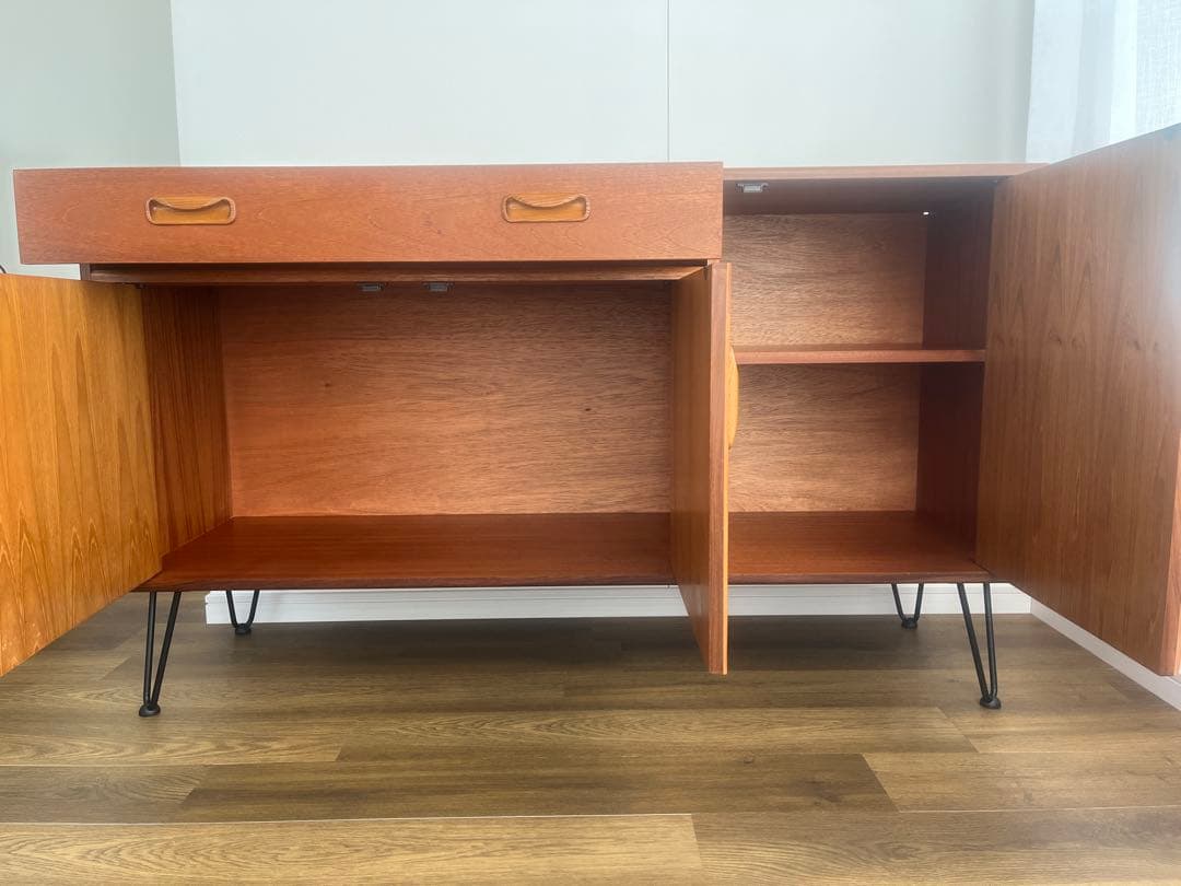 G-plan サイドボード　アイアンレッグ　ミッドセンチュリー木製キャビネット
