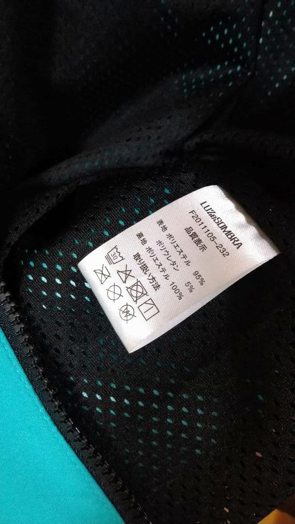 みねたさま専用　Luz　ルースイソンブラ フード付きウィンドブレーカー