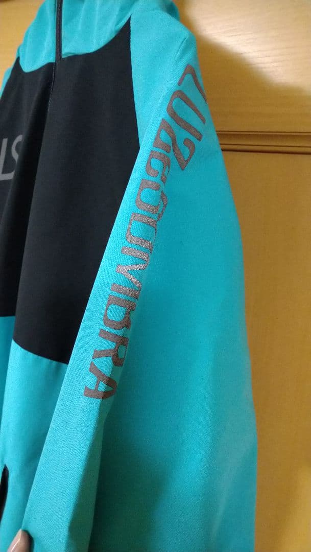 みねたさま専用　Luz　ルースイソンブラ フード付きウィンドブレーカー