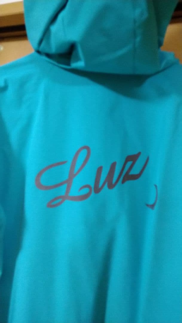 みねたさま専用　Luz　ルースイソンブラ フード付きウィンドブレーカー