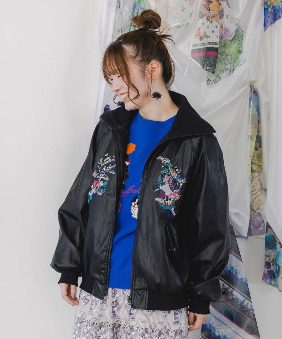 ＊新品タグ付 スカラー　153635：スカラーとキノコ刺繍 合皮ブルゾン