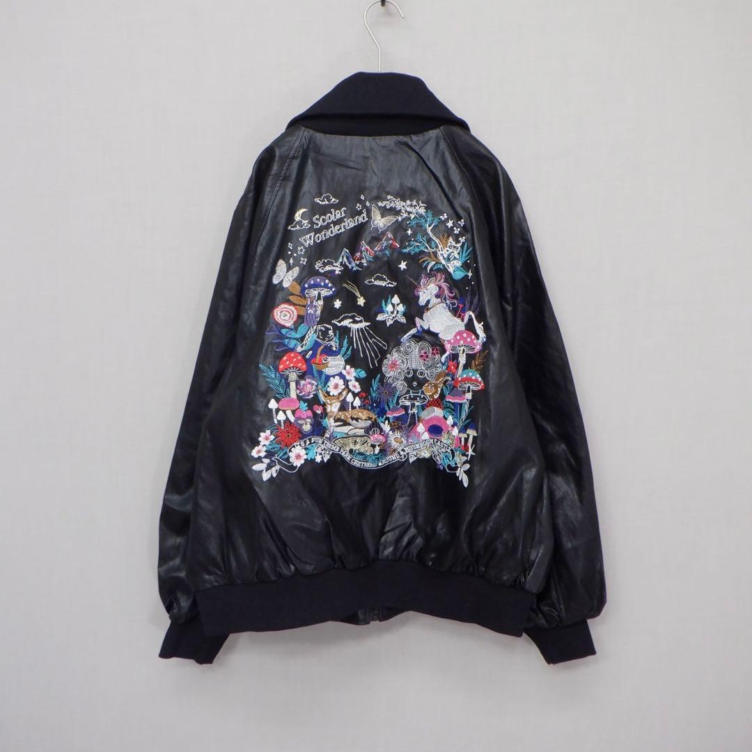 ＊新品タグ付 スカラー　153635：スカラーとキノコ刺繍 合皮ブルゾン