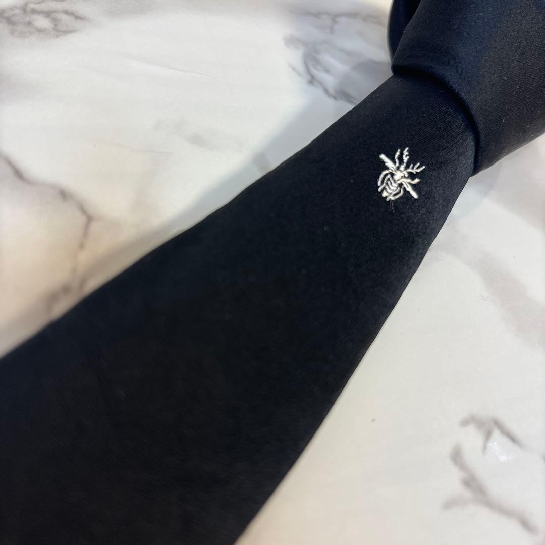 Dior ネクタイ　ブラック　黒色　蜂　ビー　ワンポイント　細身