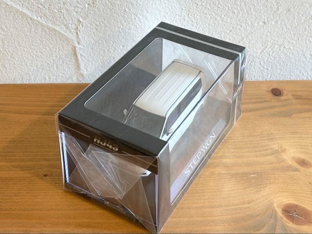 HONDA ステップワゴン e:HEV 1/43 プラチナホワイト ミニカー