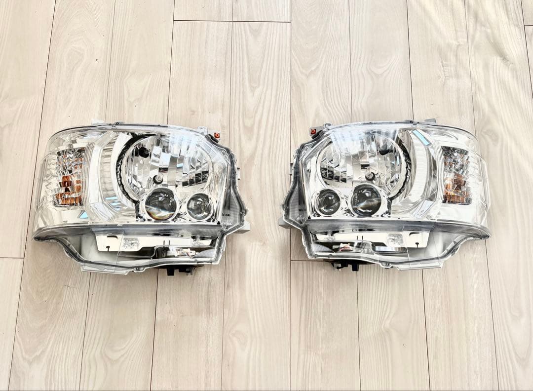 【R7/11月新車外し】トヨタハイエース　純正標準LEDヘッドランプ