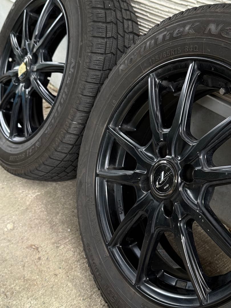 R♡ アクア　スタッドレスタイヤ　175/65R15