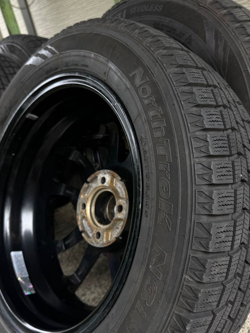 R♡ アクア　スタッドレスタイヤ　175/65R15