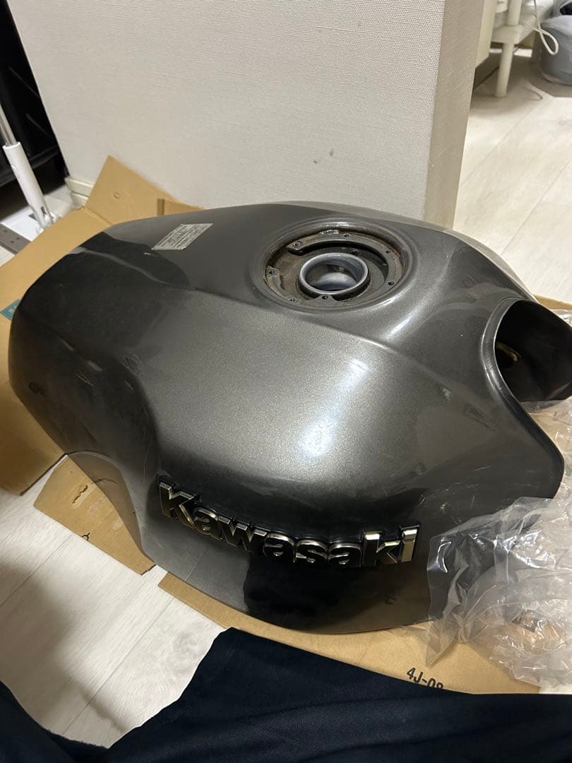Kawasaki zrx400タンク ガンメタ