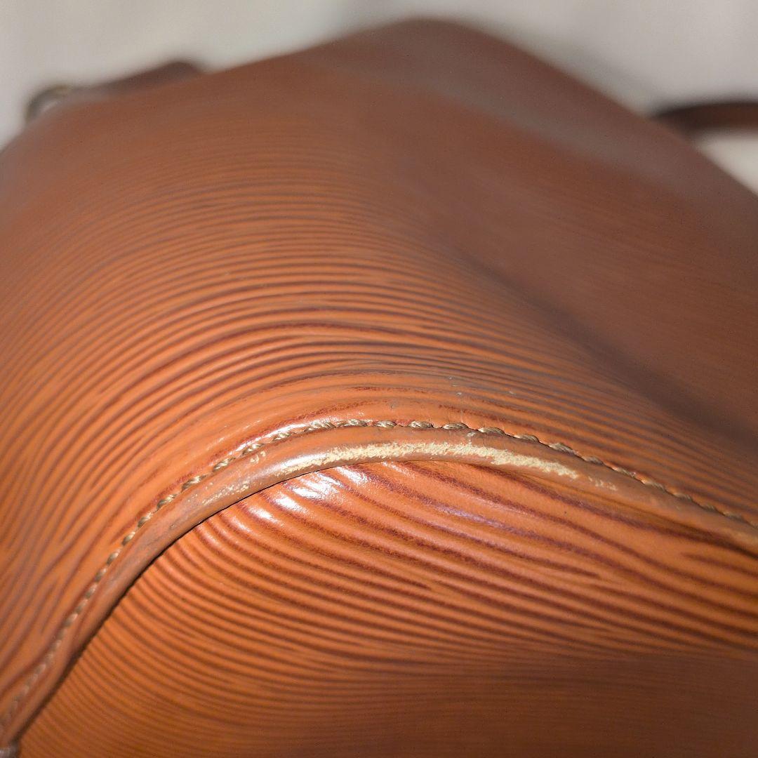 ルイヴィトン エピ プチノエ 巾着 ブラウン