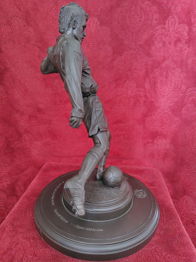 デビッド・ベッカム ブロンズ像