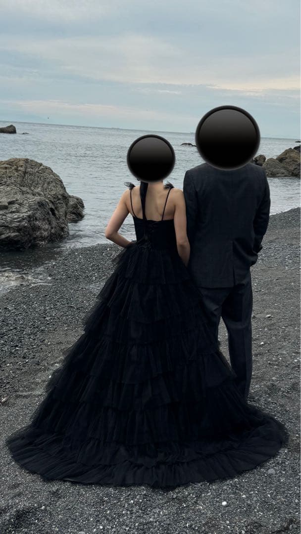 黒フリルウェディングドレス